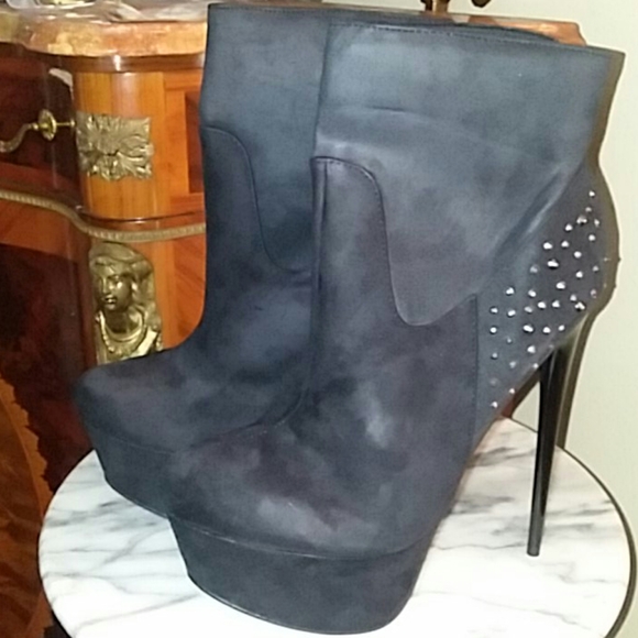 NIB 7 inch black suede platform boots w/ studs - Picture 2 of 5